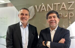 Socios de Vantaz Group en las oficinas de la empresa